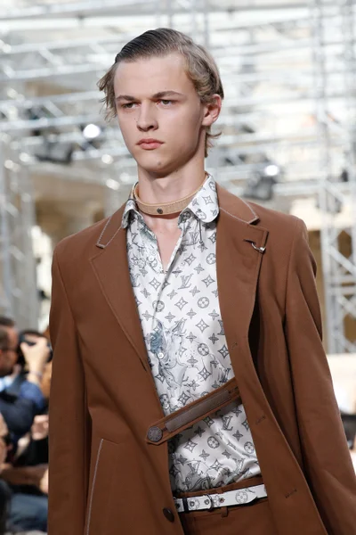 Look 26